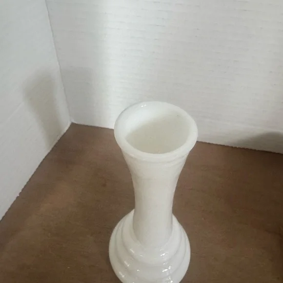 Milk Glass Bud Vase - Picture 2 of 4